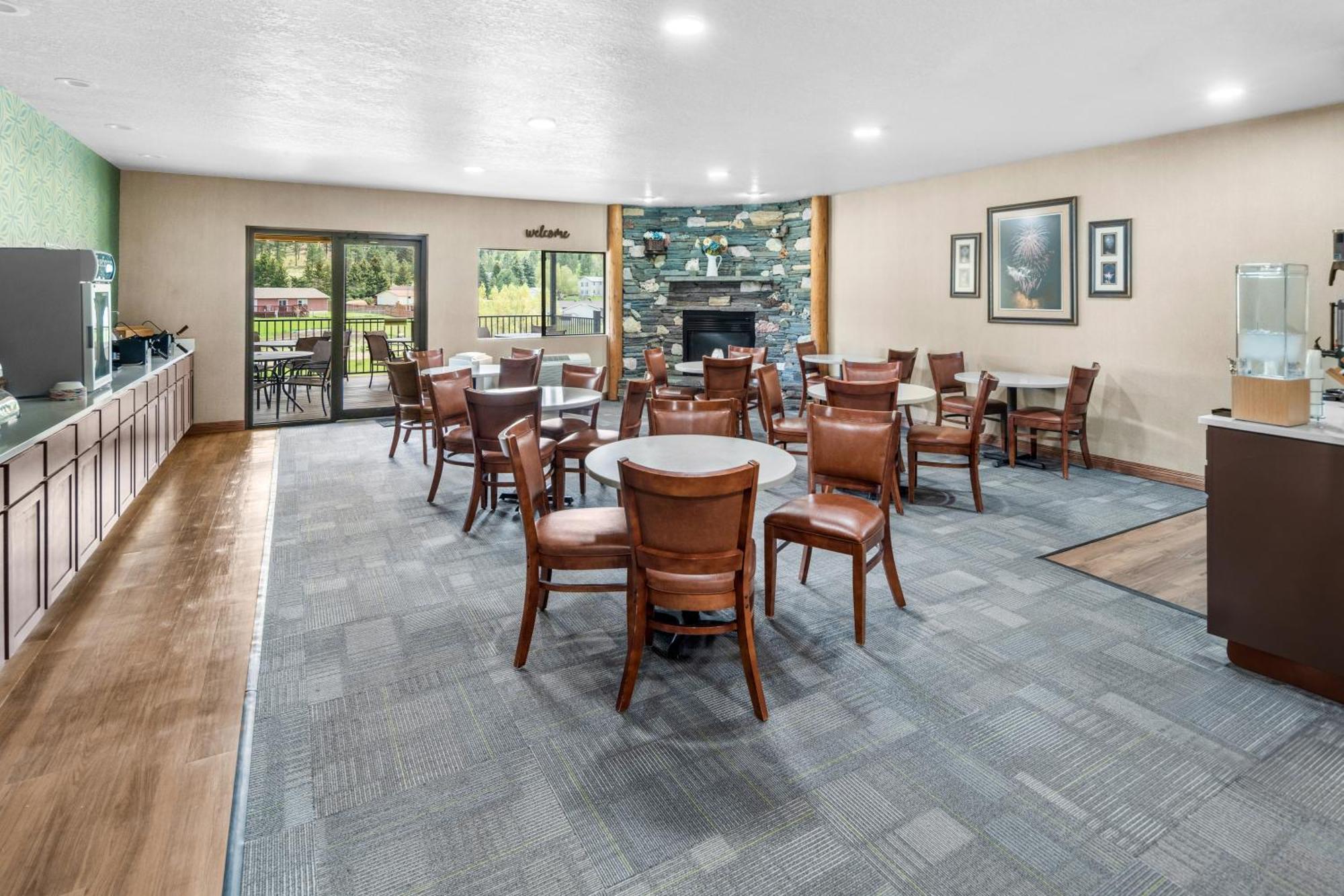 Everspring Inn & Suites Hill City Eksteriør bilde