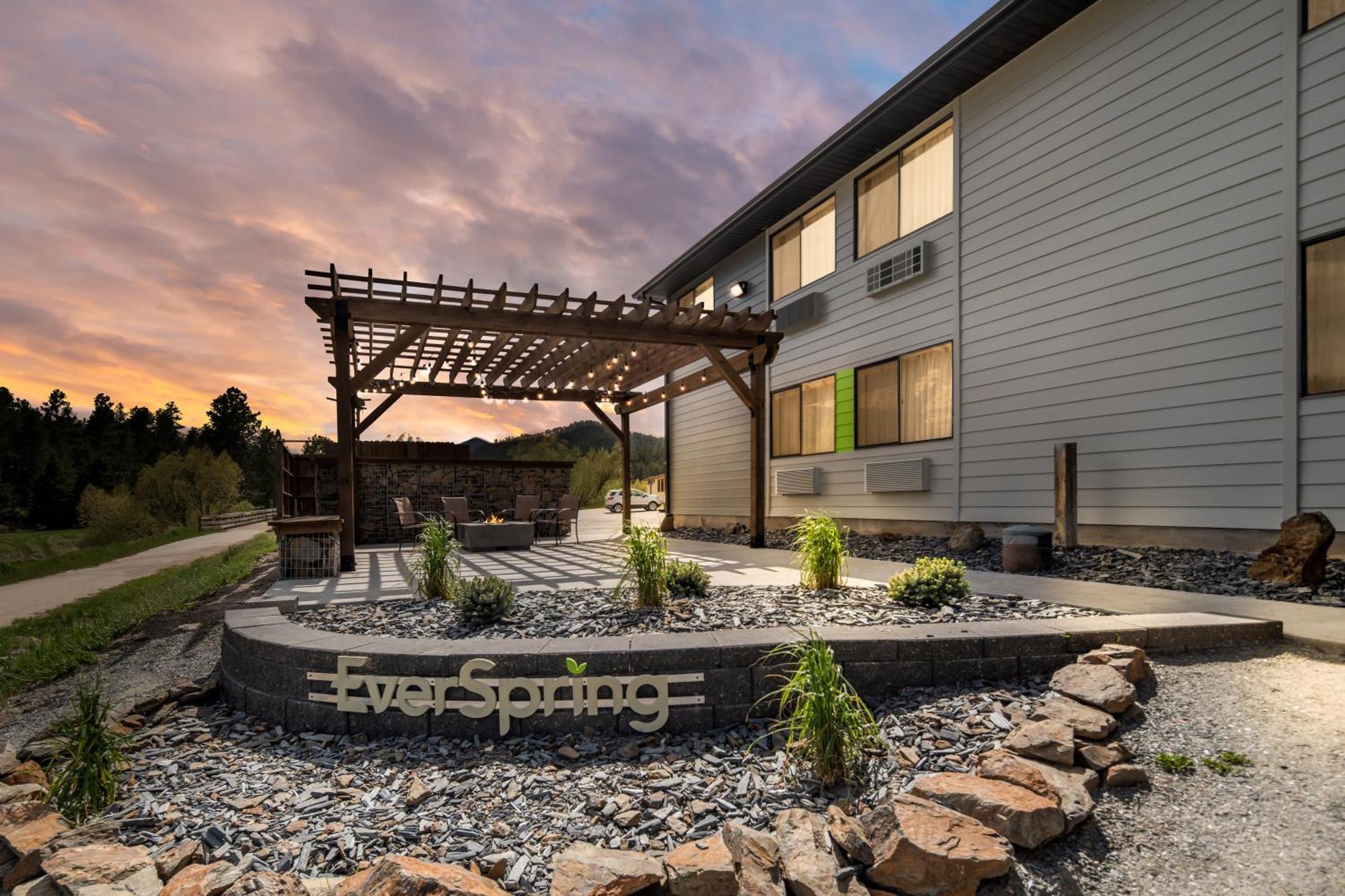 Everspring Inn & Suites Hill City Eksteriør bilde