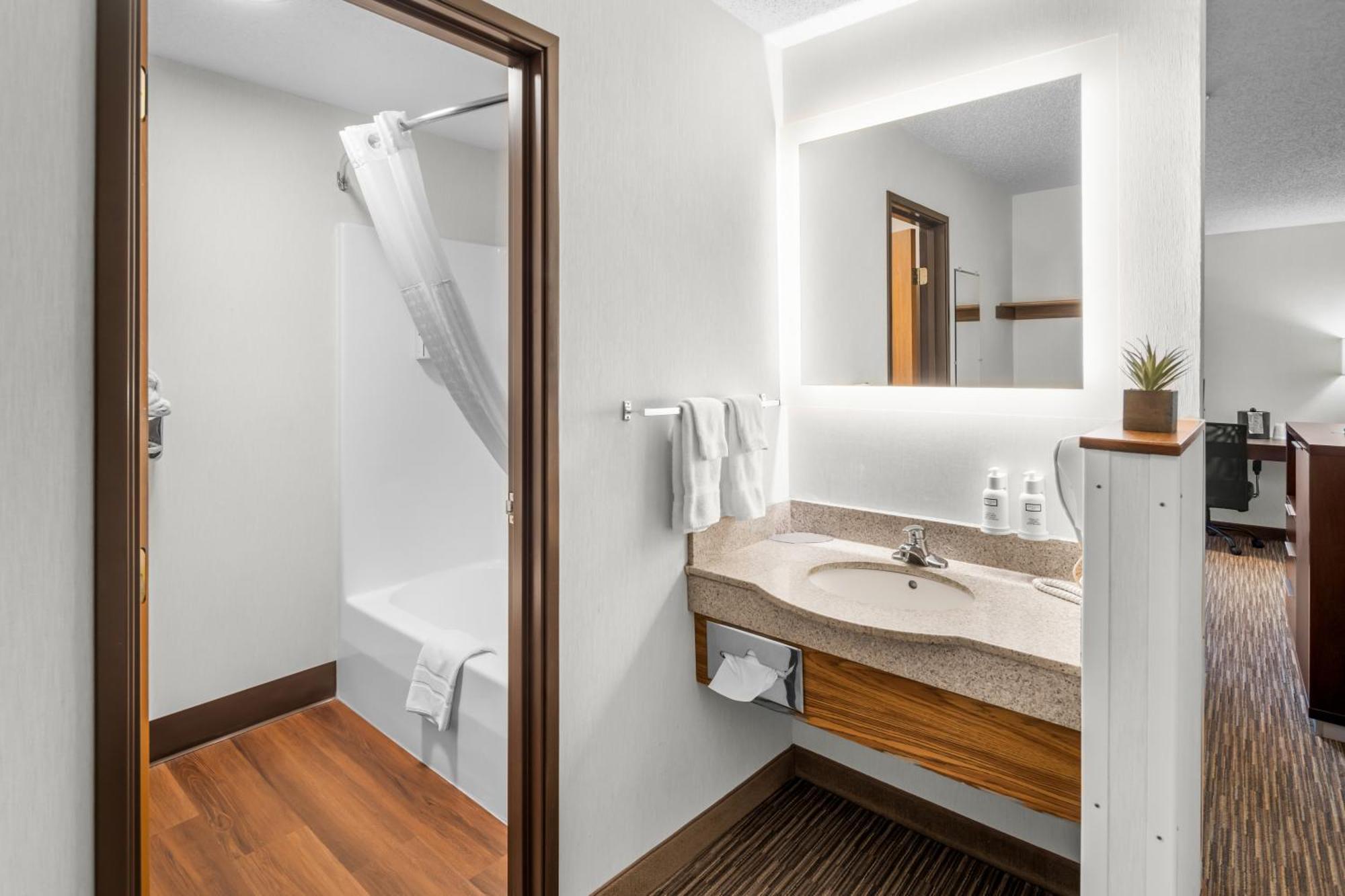Everspring Inn & Suites Hill City Eksteriør bilde