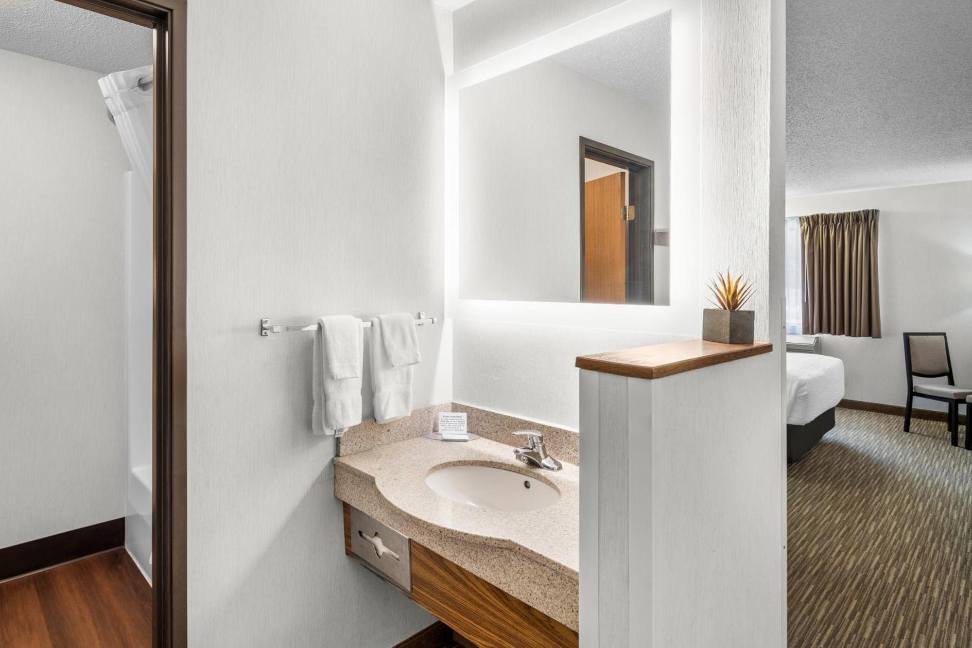 Everspring Inn & Suites Hill City Eksteriør bilde