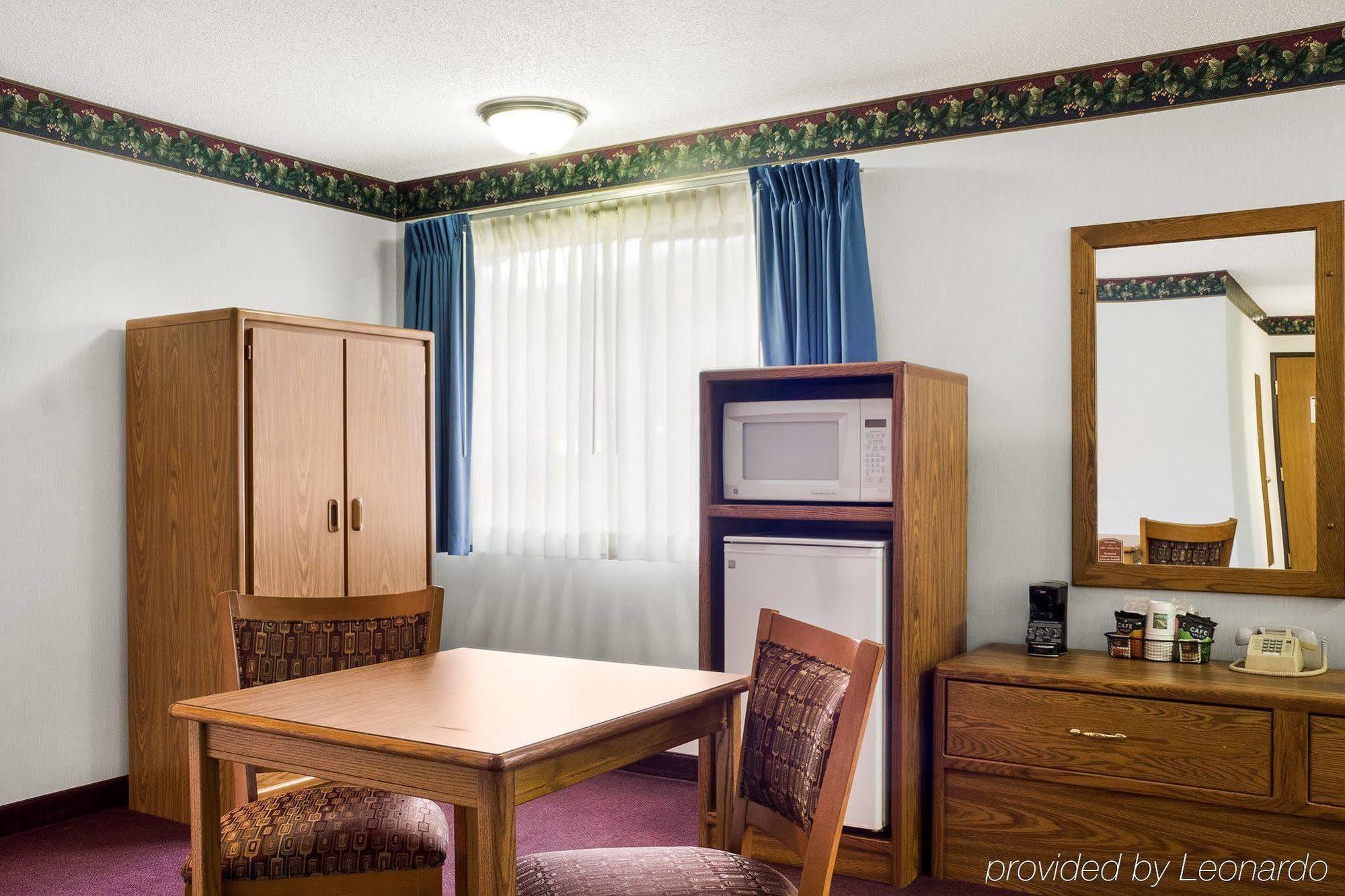 Everspring Inn & Suites Hill City Eksteriør bilde