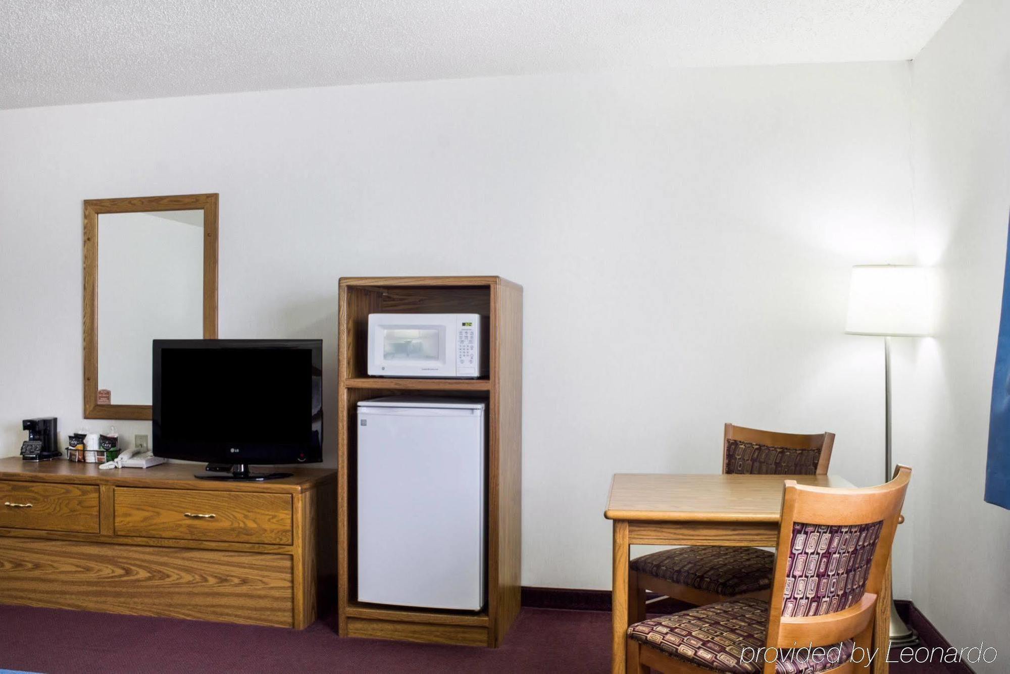 Everspring Inn & Suites Hill City Eksteriør bilde
